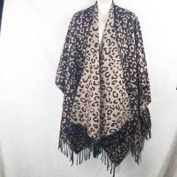 EUC-REVERSIBLE Versatile LeopardPrint Poncho/Shrug - Picture 1 of 8